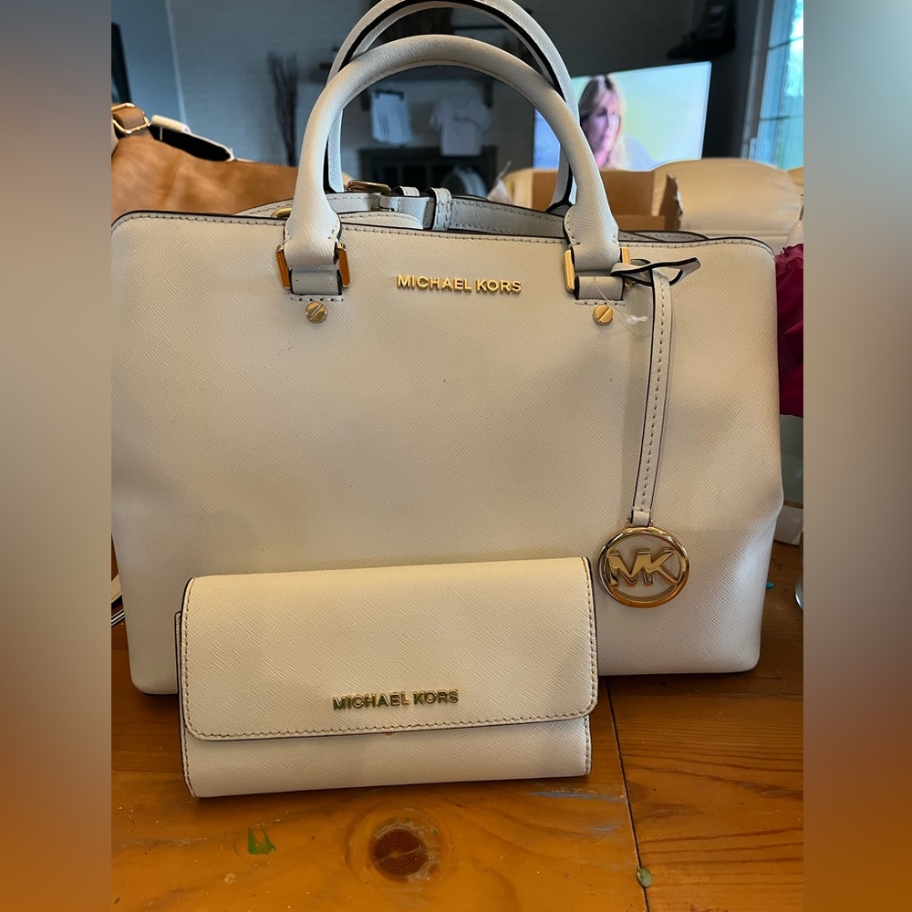Michael Kors white leather handbag w strap and matching wallet